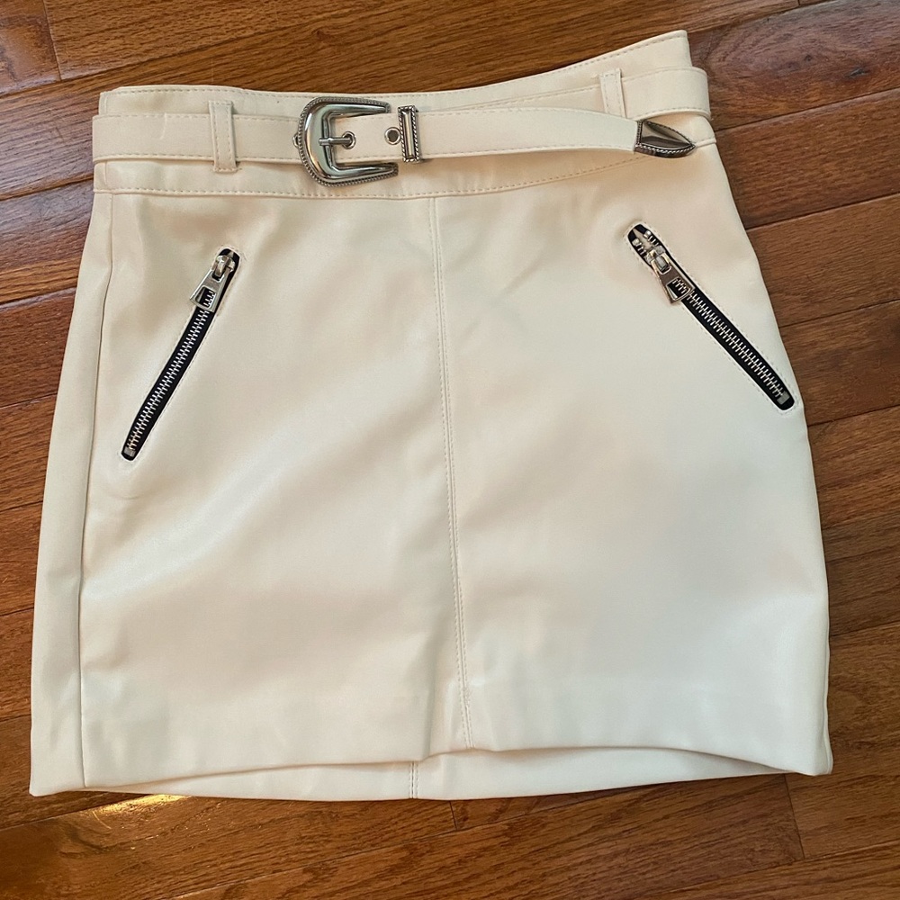 BERSHKA WHITE LEATHER SKIRT